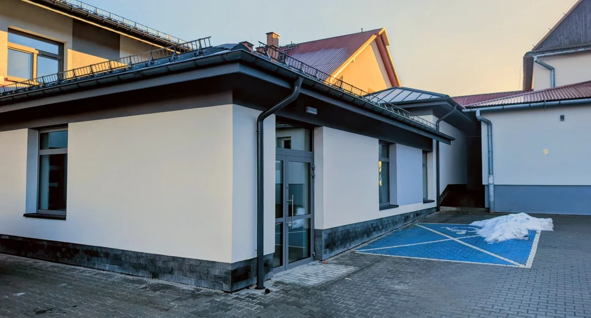 Koniec wychodzenia w deszcz i mróz! Nowa przewiązka w szkole już działa