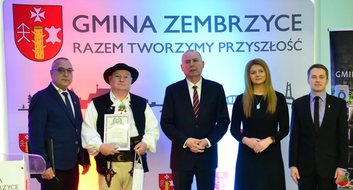 Tadeusz Leśniak ambasador świata zabawek drewnianych nagrodzony Laurem Babiogórskim 