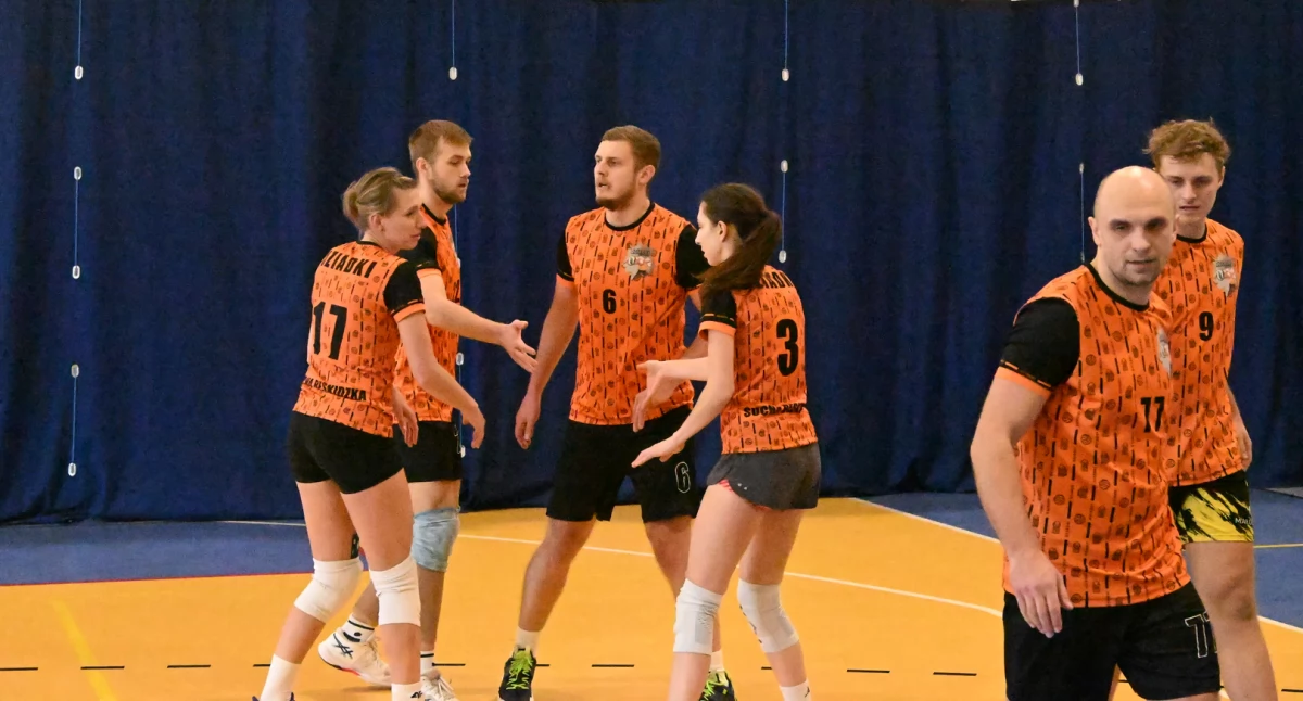 Mikołajkowy Turniej Mixtów dla Dziadków z Suchej Beskidzkiej