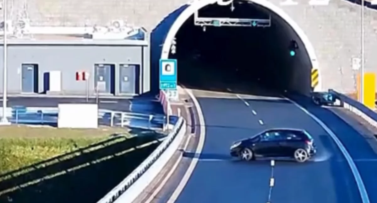 Zawrócił przed tunelem i... 