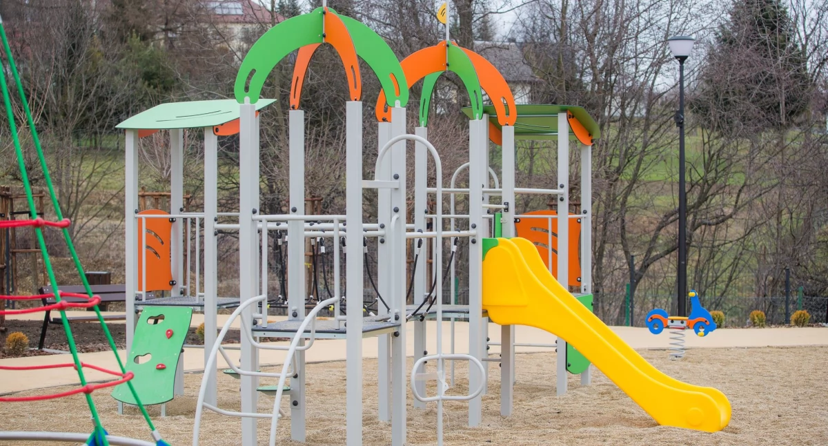 Wysoka zyskała nowy plac zabaw 