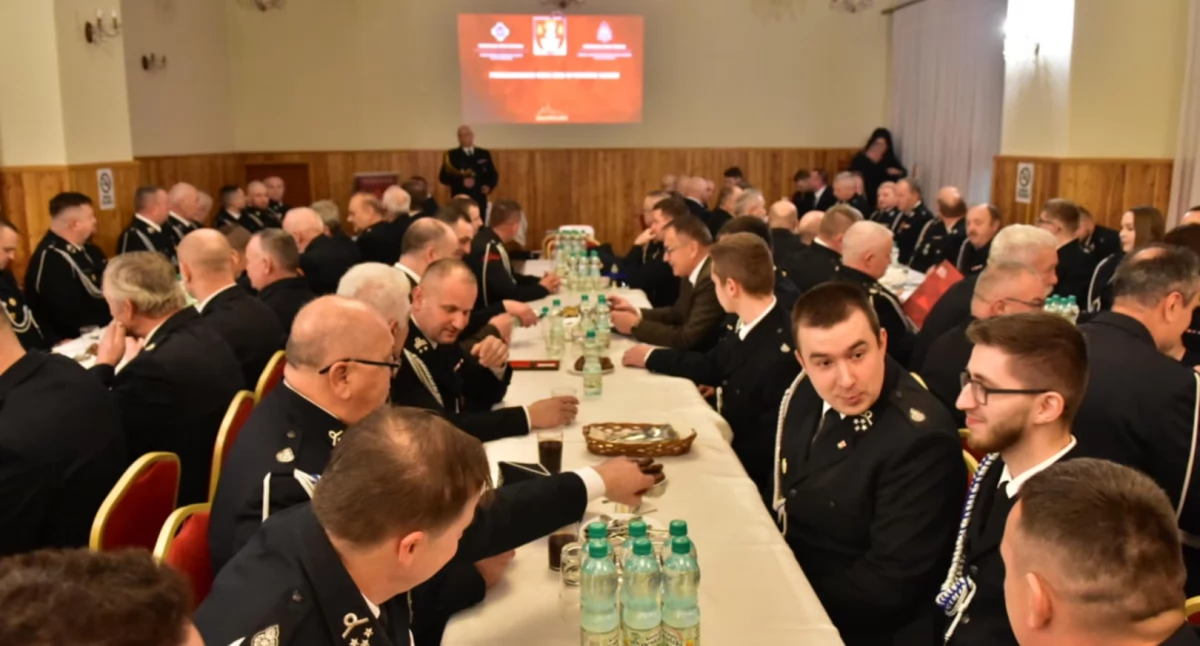 Strażacy podsumowali rok, odebrali odznaczenia i awanse 