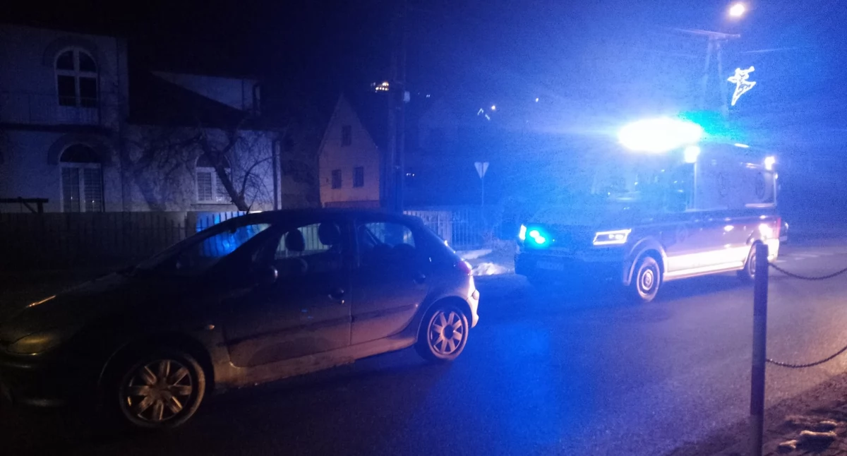Nietrzeźwy kierowca wjechał w karetkę i uciekł z miejsca zdarzenia