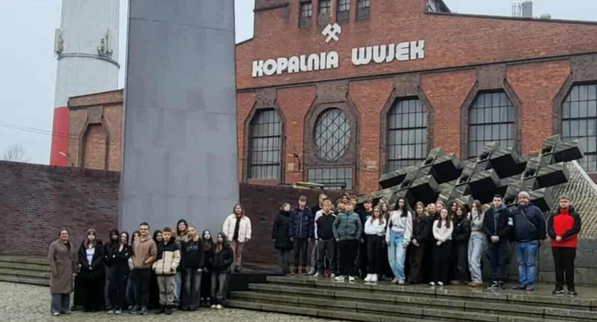 Edukacja poza murami szkoły – historyczne i teatralne wyjazdy uczniów Hugona 