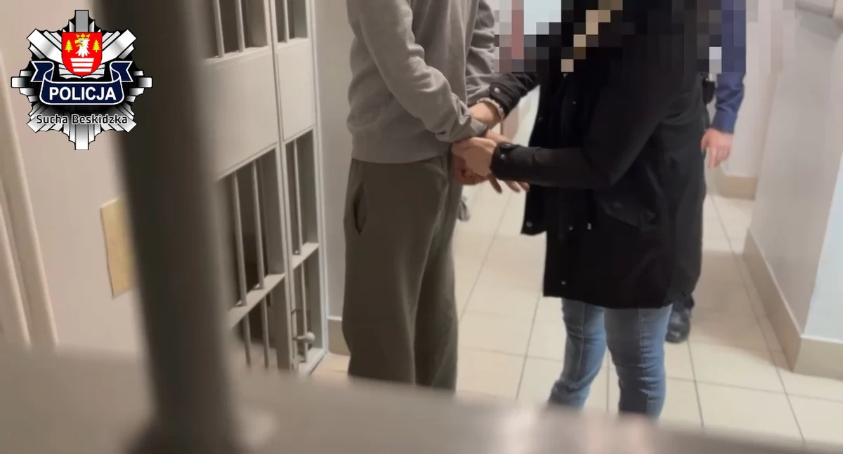 (VIDEO) Chciał uciec przez las i rzekę, ale policjanci byli szybsi