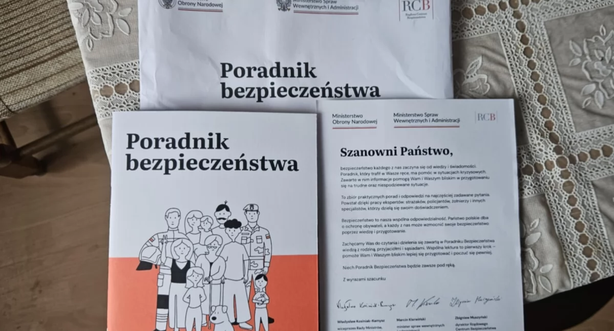 Poradnik bezpieczeństwa trafia do domów w powiecie suskim 