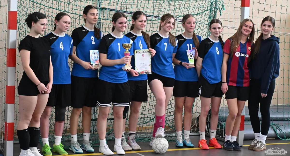 Dziewczyny zagrały w halówkę, mistrzowski tytuł dla LO Sucha Beskidzka