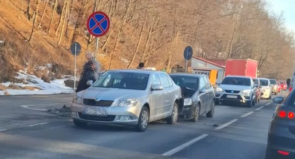 Kolizja na drodze krajowej 28 w Suchej Beskidzkiej 