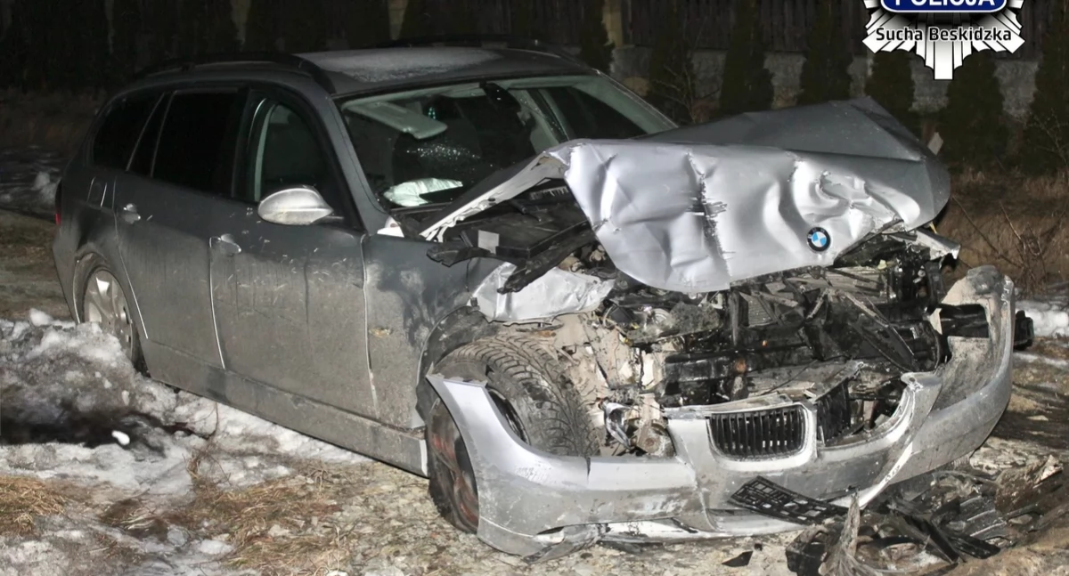 Pijana za kierownicą. 20-latka z ponad 3,4 promila uderzyła w ogrodzenie