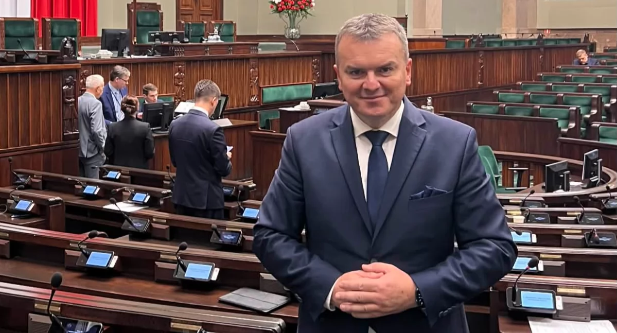 Poseł Mariusz Krystian stanął w obronie krzyża