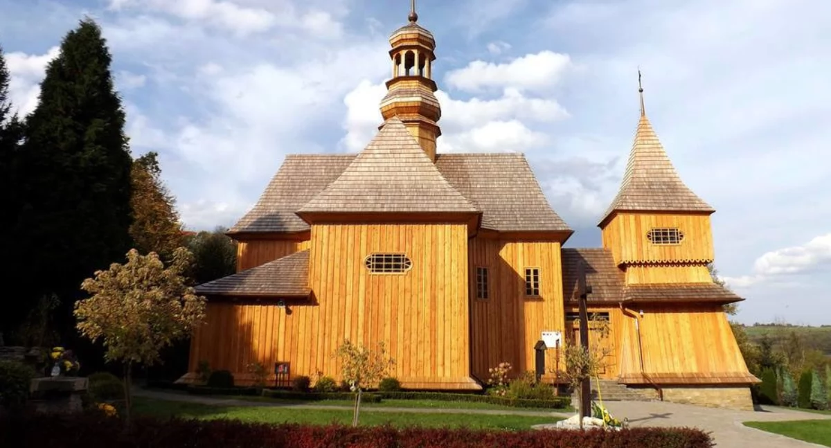 Ksiądz odprawiał mszę, złodzieje ukradli mu samochód 