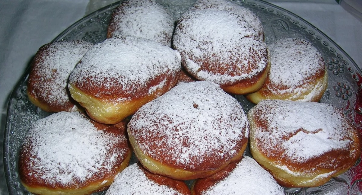 Pączkowy plebiscyt rozstrzygnięty: Tradycja wciąż nokautuje nowoczesność!