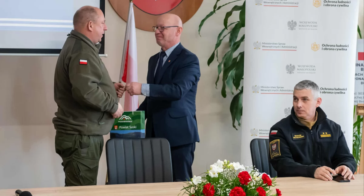Wspólny front dla bezpieczeństwa – uroczyste przekazanie sprzętu z udziałem Wojewody i Starosty