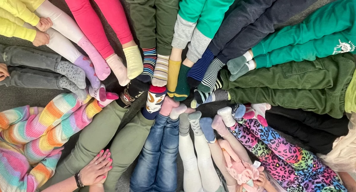 Jedna skarpetka, tysiące otwartych serc – dołącz do akcji OREW Juszczyn!