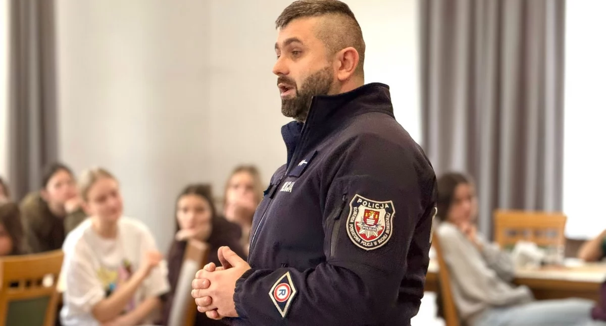 Jak bezpiecznie spędzić zimę? Lekcja od policjantów i strażaków