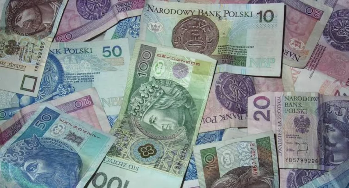 Wypłata zwaloryzowanych świadczeń. Niektórzy emeryci i renciści otrzymali je wcześniej