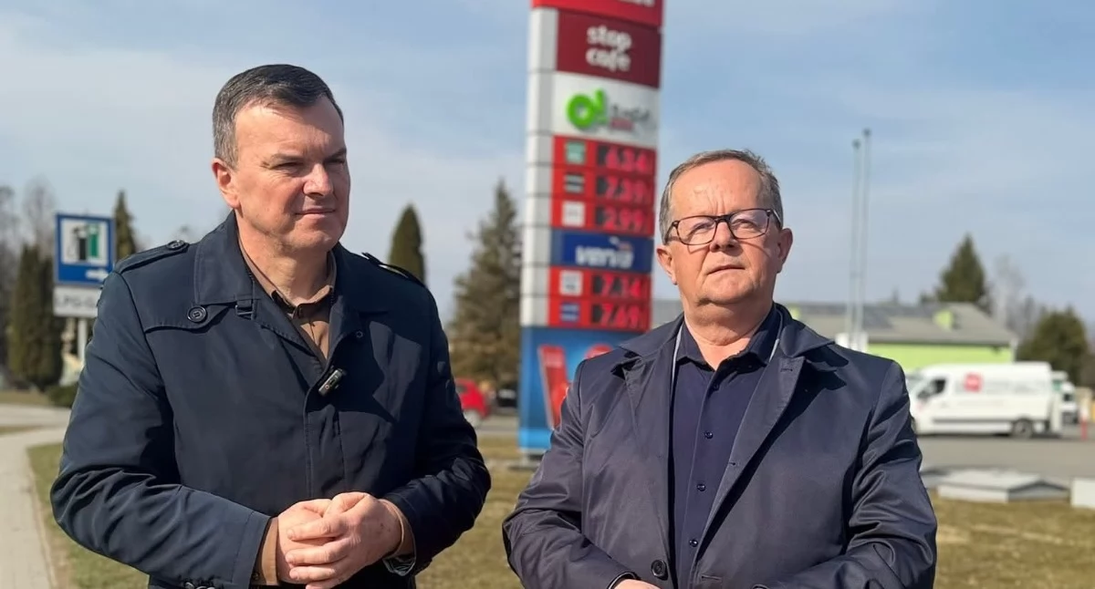 „Już jest drogo, a będzie jeszcze drożej”. Ostre słowa posłów o cenach paliw