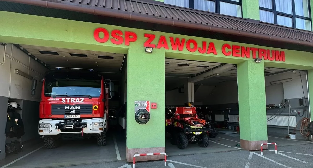 Przy remizie OSP Zawoja Centrum zamontowano defibrylator AED