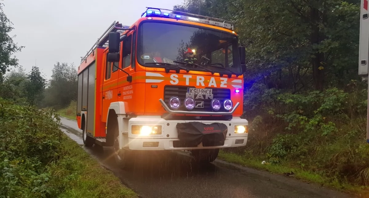 Stoi i niszczeje! OSP Grzechynia szuka nowego domu dla MAN-a F2000.
