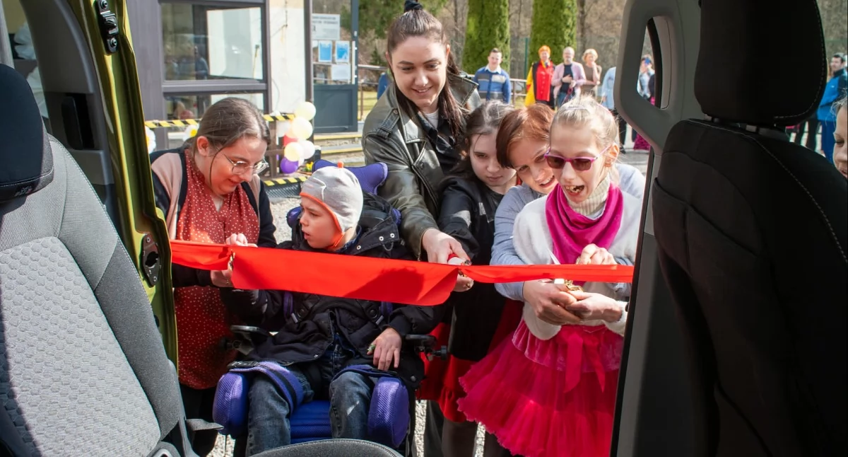 Nowy bus dla OREW w Tarnawie Górnej – symbol solidarności i pomocy dla niepełnosprawnych