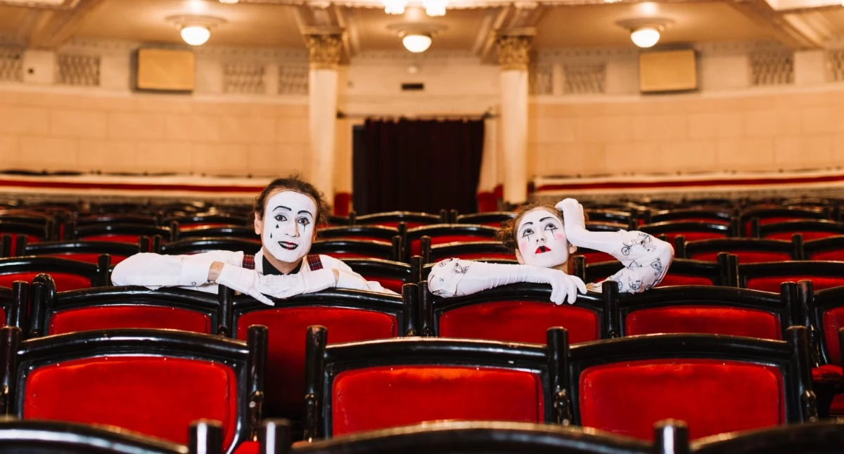 Bezpieczny i profesjonalny teatr objazdowy dla dzieci – na co zwrócić uwagę przy wyborze?