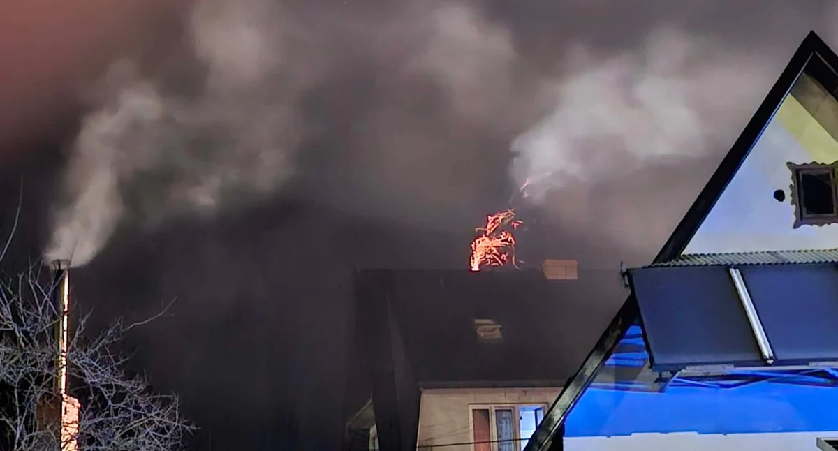 Pożar sadzy w kominie w Skawicy.