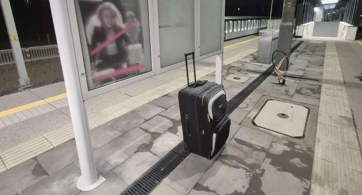 Alarm na stacji: „wibrująca” walizka postawiła na nogi służby. W środku był… e-papieros