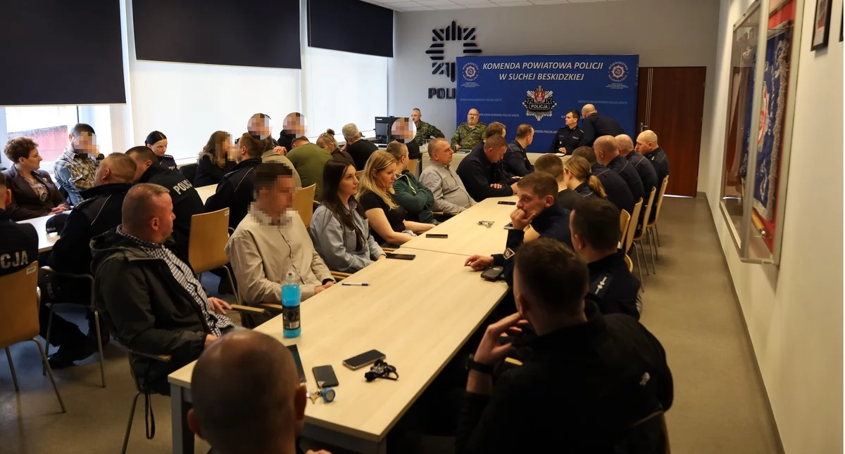 Policjanci z powiatu suskiego szkolili się z przepisów dotyczących cudzoziemców. „Chodzi o jednolite działania w terenie”