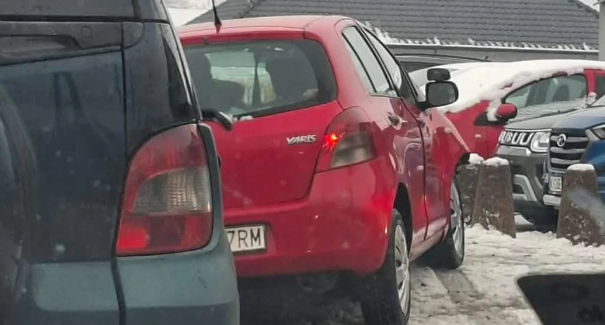 Śliski poranek na suskich drogach. Są pierwsze kolizje