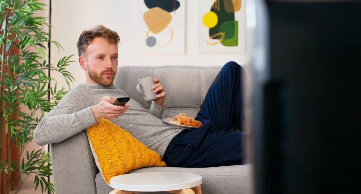 Telewizja dostosowana do Twoich potrzeb. Gdzie i jak śledzić najpopularniejsze stacje telewizyjne w sieci?