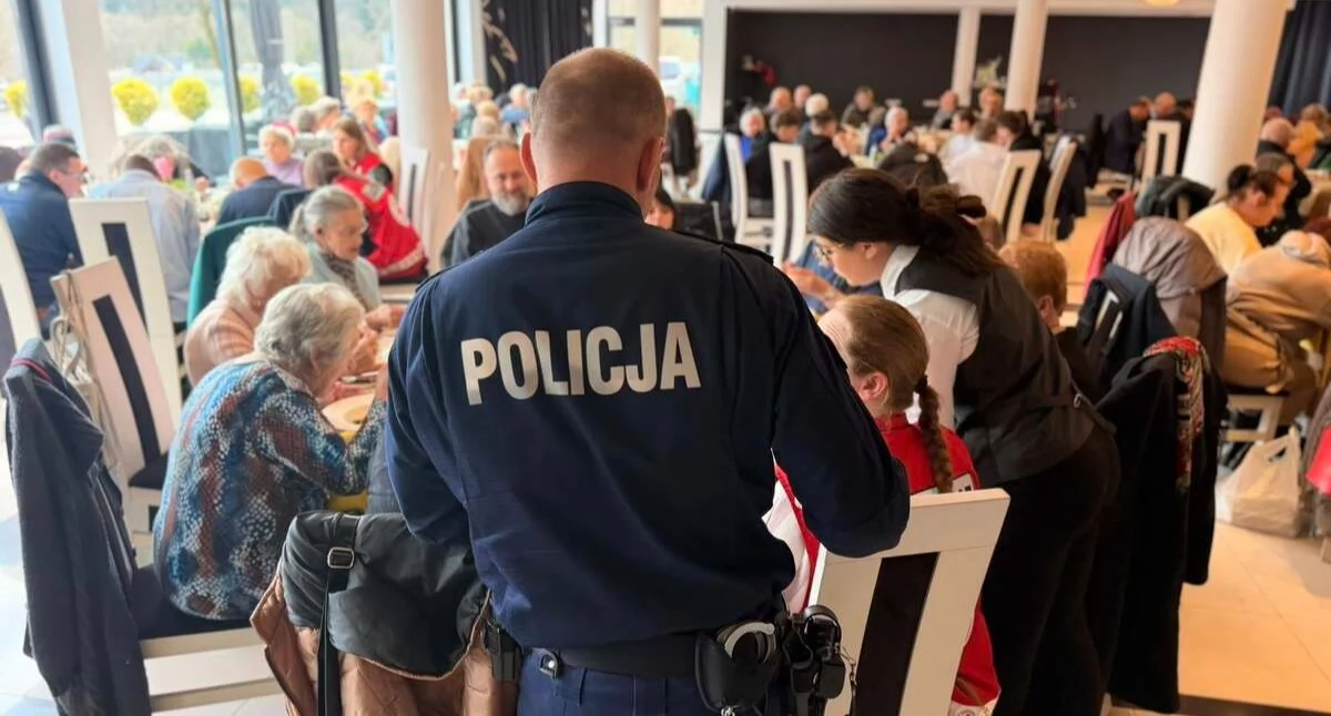 Policjanci na wielkanocnym spotkaniu seniorów. Mówili o bezpieczeństwie