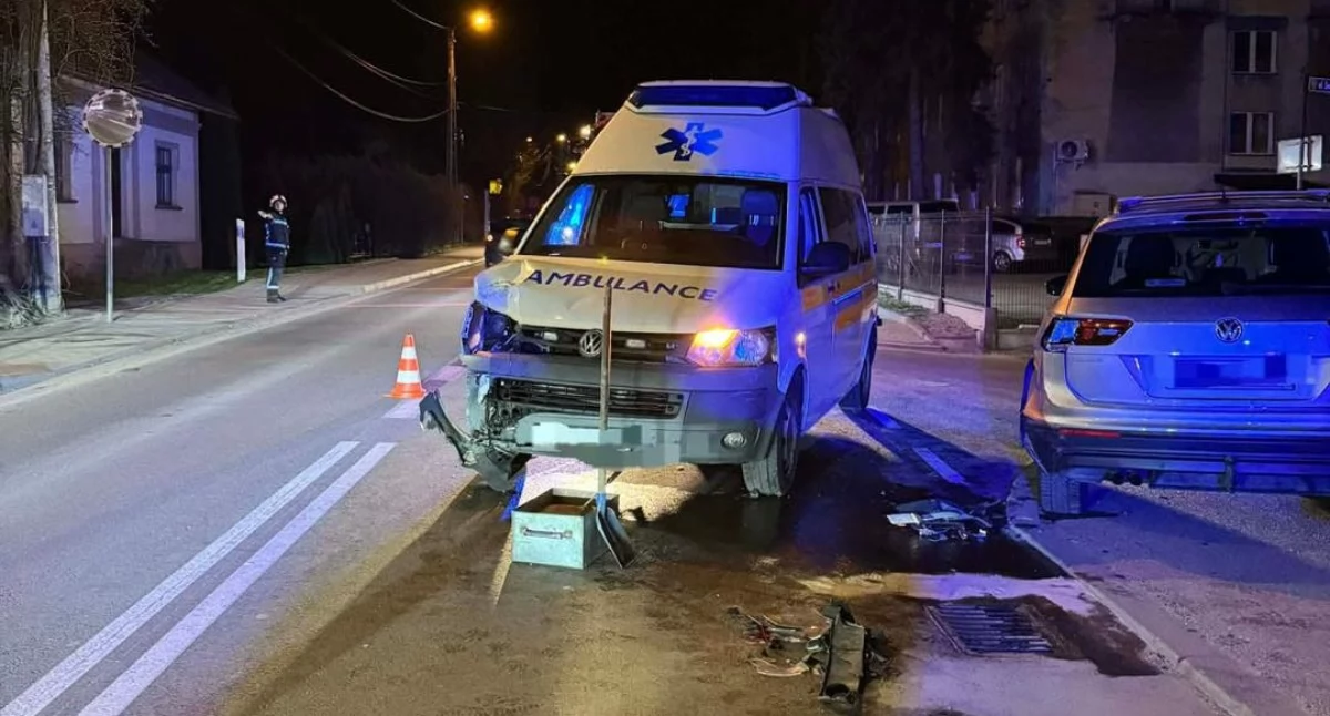Zderzenie karetki z samochodem osobowym w Sułkowicach. W środku był pacjent