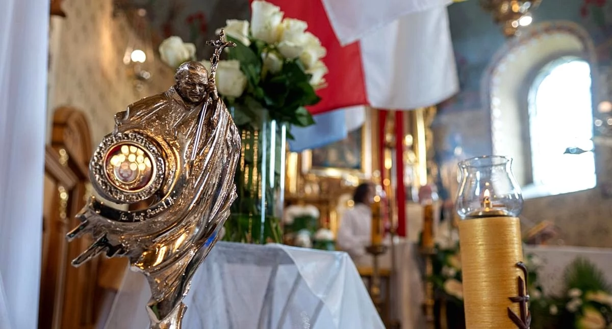 „To wielki dzień dla naszej wspólnoty”. Relikwie św. Jana Pawła II w Sidzinie