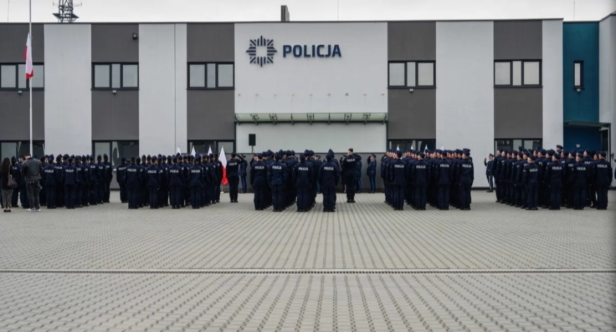 ​Nowi policjanci w małopolskim garnizonie. Wsparcie dla Suchej Beskidzkiej