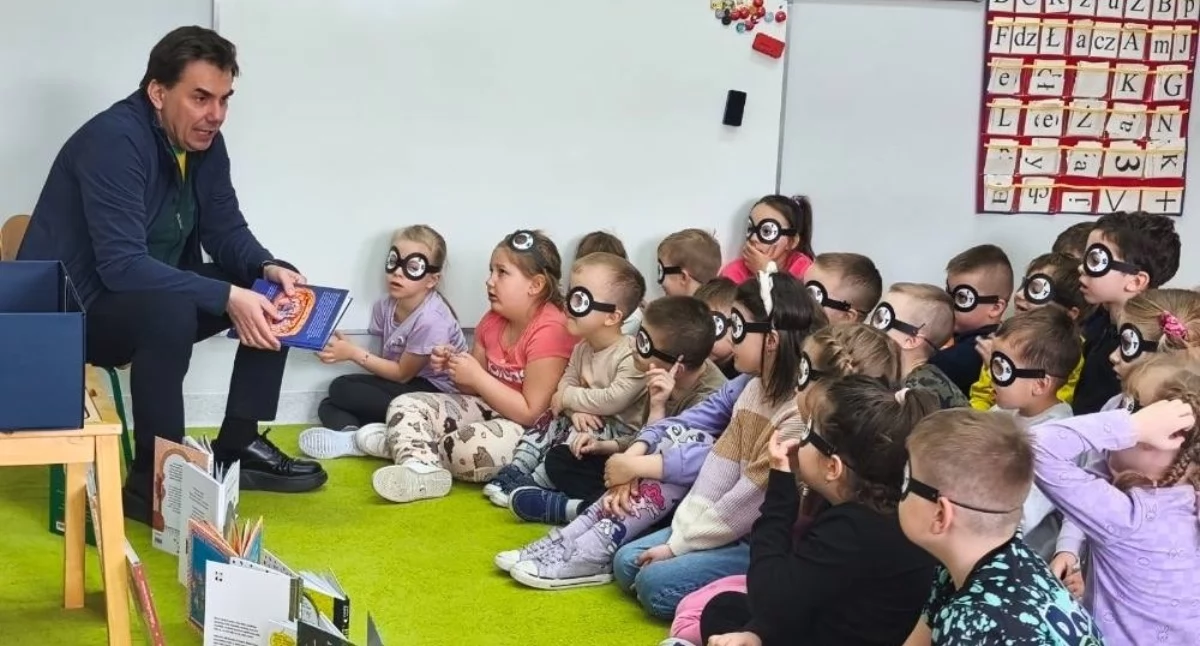 Wyjątkowa lekcja w Toporzysku. Spotkanie z pisarzem w ramach ogólnopolskiej kampanii