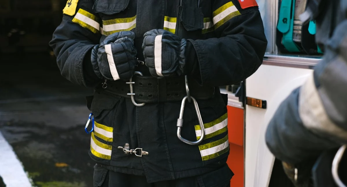 Jak wybrać rękawice strażackie — poradnik doboru i pielęgnacji