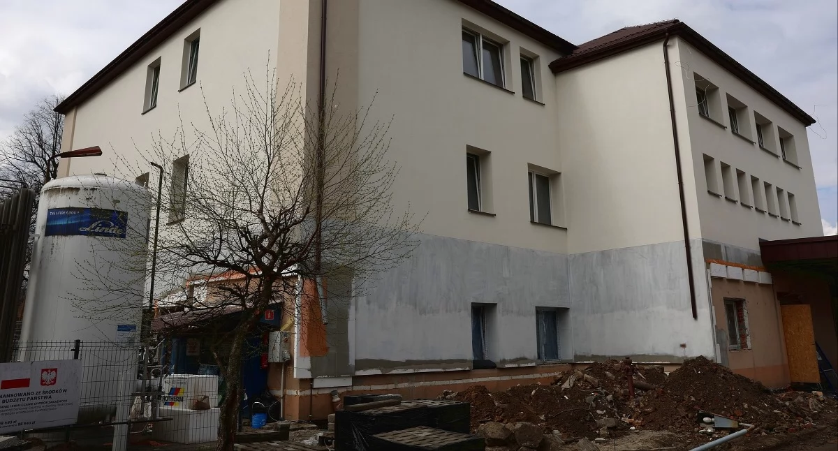 Modernizacja ZOL w Makowie Podhalańskim nabiera tempa. Inwestycja za blisko 23,5 mln zł zmienia oblicze opieki długoterminowej