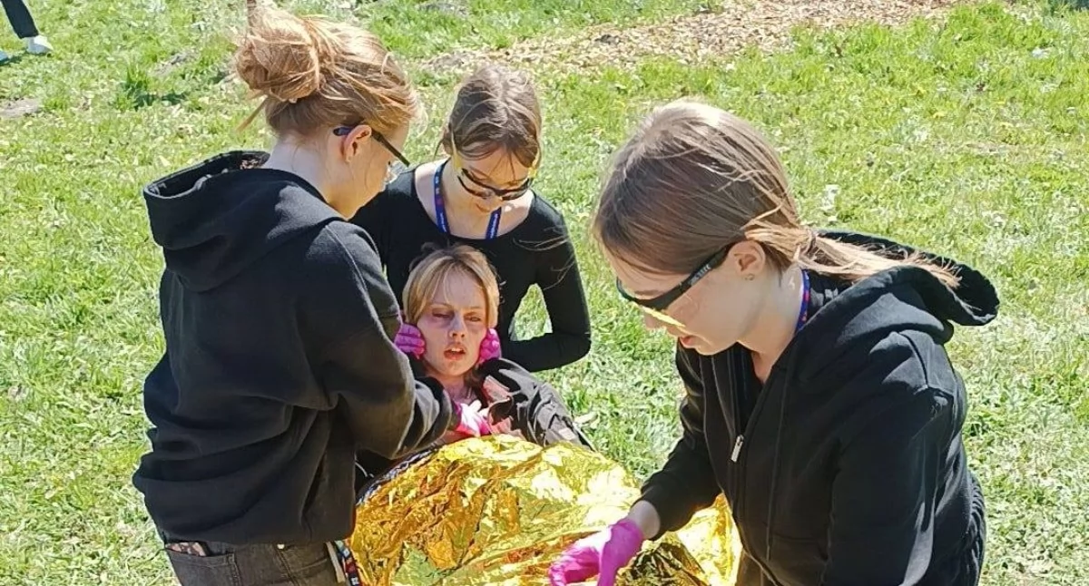 Sukces uczennic z Suchej Beskidzkiej. 9. miejsce w Polsce na Mistrzostwach Pierwszej Pomocy