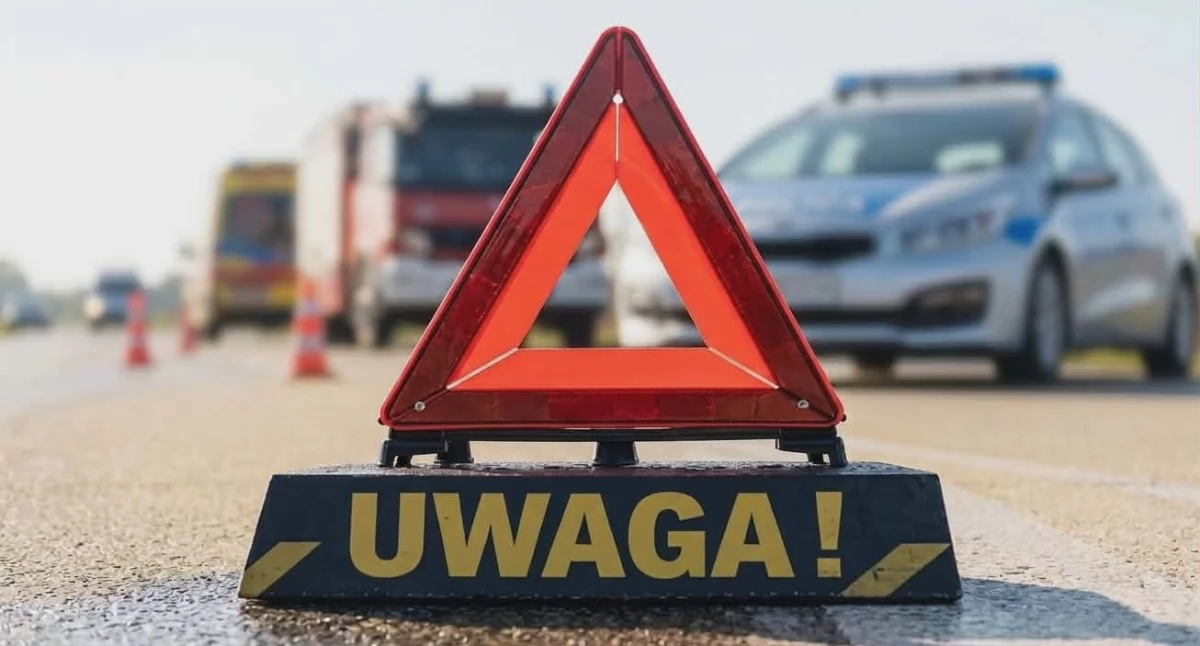 Chwile grozy przed tunelem na zakopiance. Dym z auta postawił służby na nogi