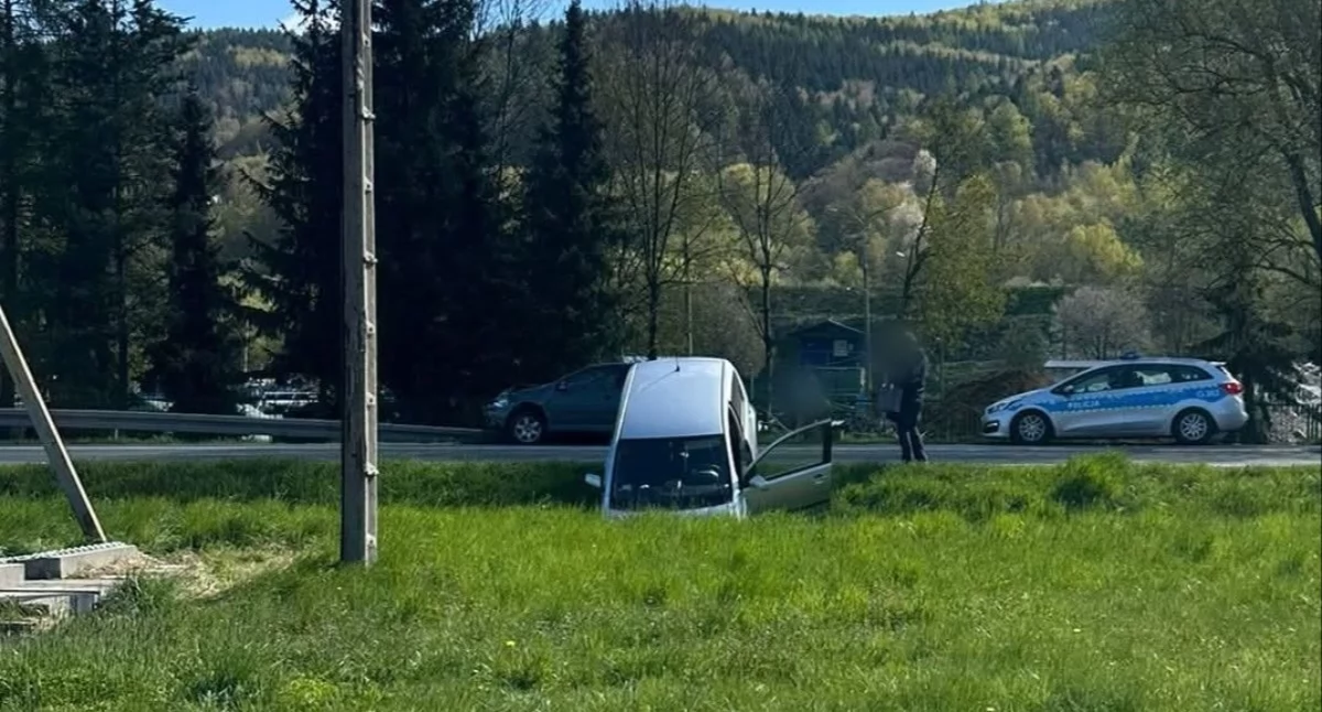Uwaga kierowcy. Zdarzenie drogowe w Suchej Beskidzkiej