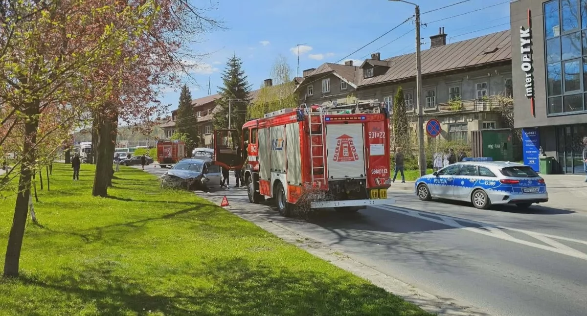 Karambol w Suchej Beskidzkiej. Cztery auta zderzyły się na DW 946