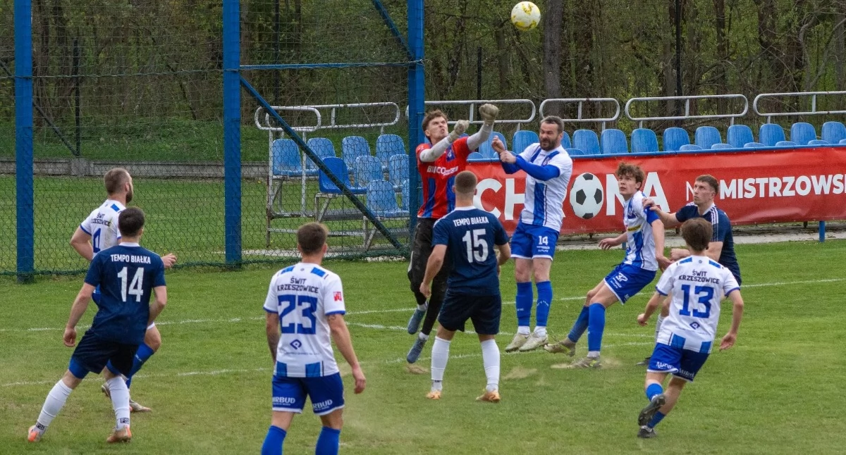 V-LIGA ZACHODNIA: Gruca strzela, Tempo wygrywa, Białka oddycha