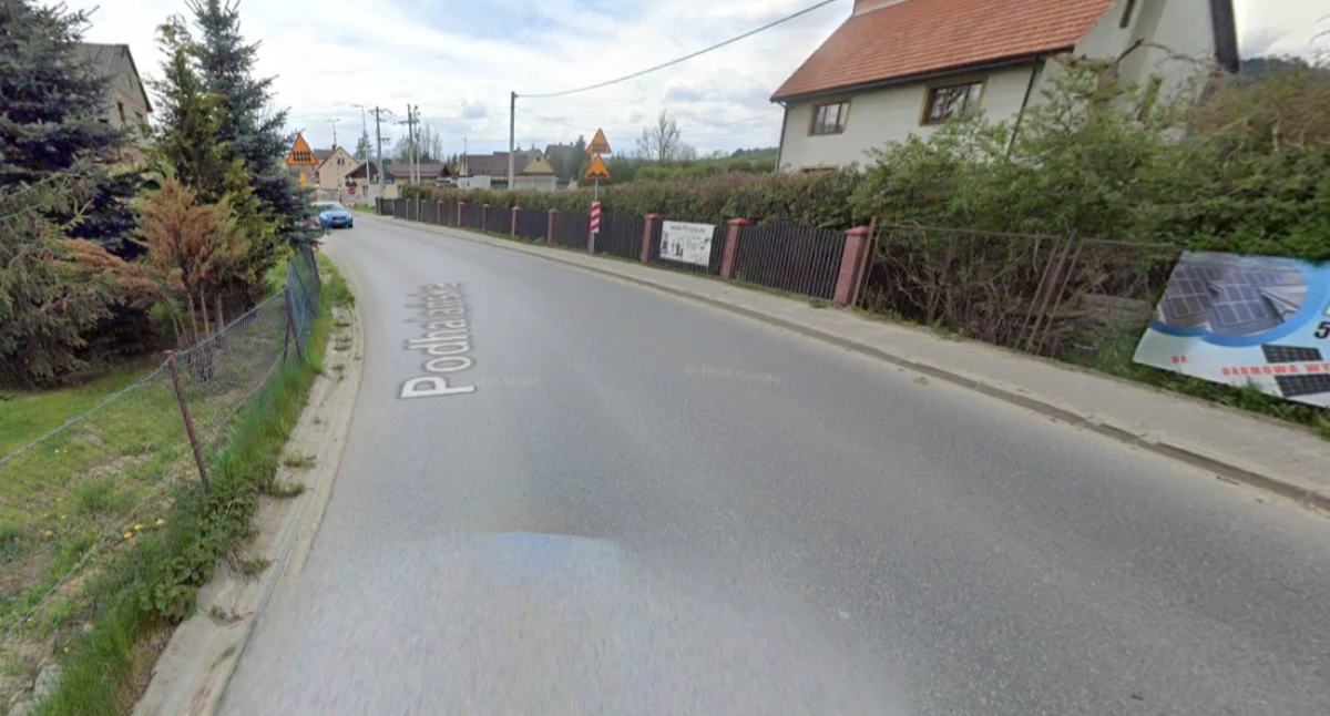 Woda na drodze - mieszkańcy czekają, urzędnicy analizują