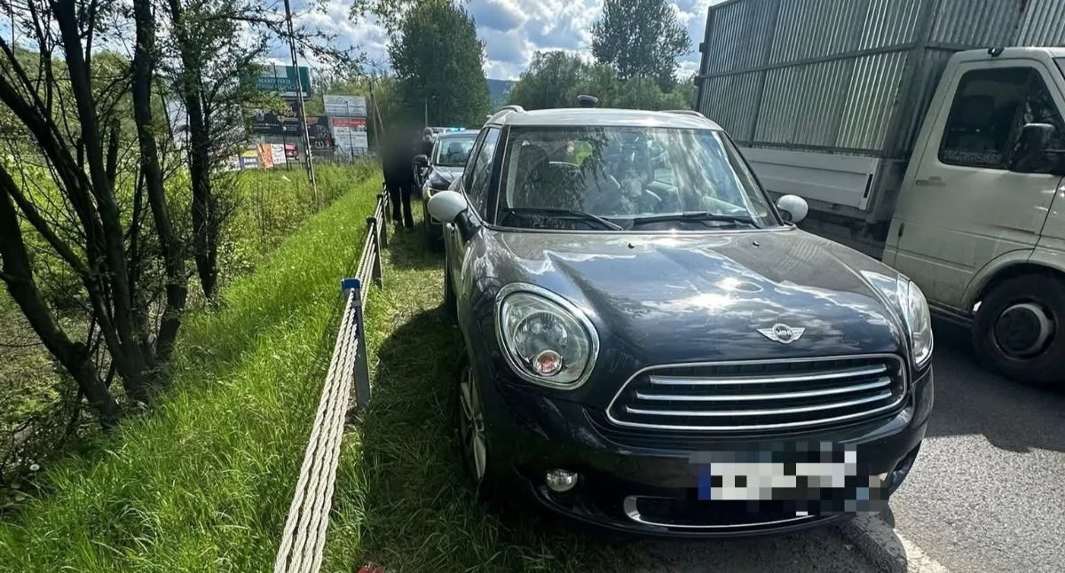 Kolizja dwóch aut na DK28 w Suchej Beskidzkiej. Utrudnienia w ruchu