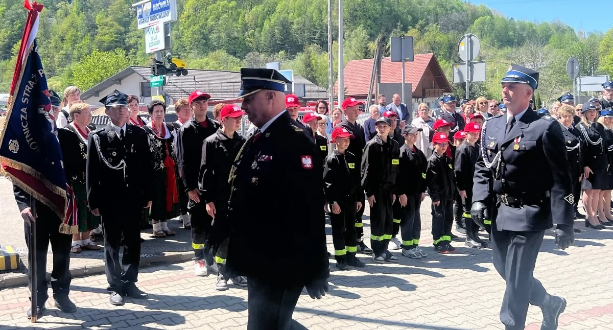 Jubileuszowa niedziela w Osielcu. Strażacy świętowali 25-lecie w KSRG i 50-lecie kapłaństwa kapelana