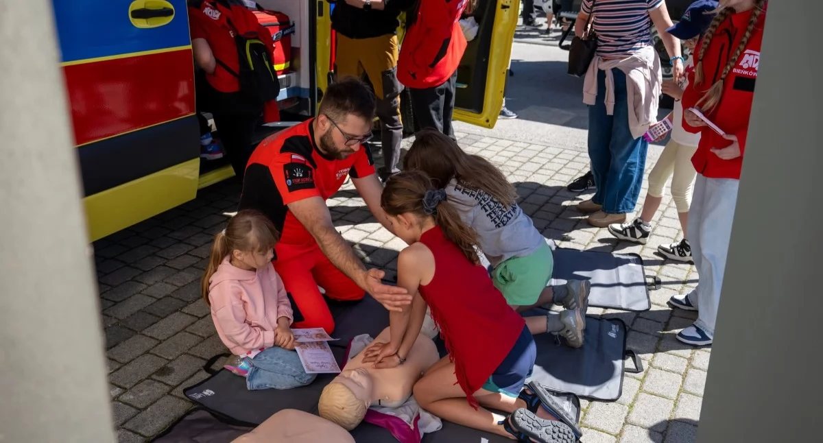 Mali bohaterowie na suskim rynku. Za nami IV edycja akcji „Dzieci ratują dzieci”