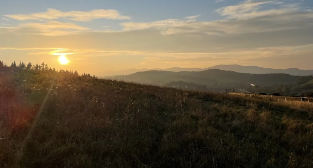 Do sprzedaży widokowe działki budowlane w Jordanowie z panoramą na Beskid Żywiecki