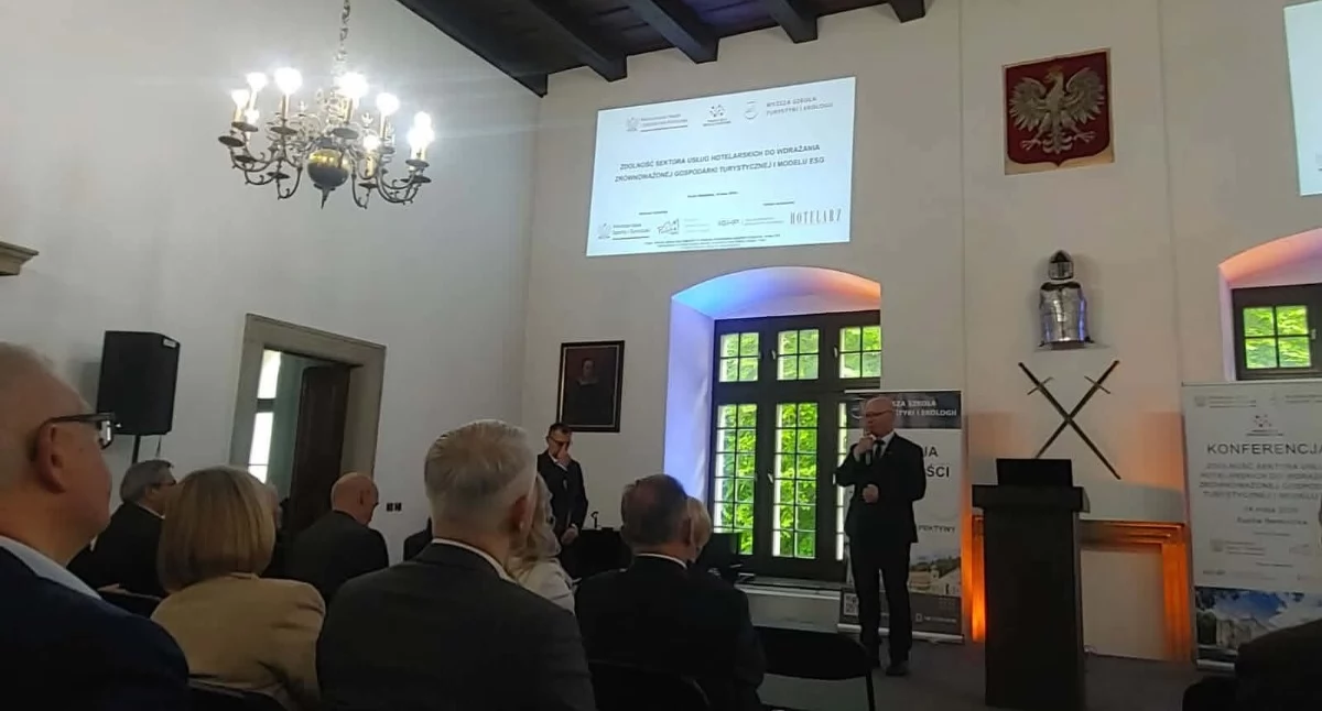 Zamek Suski centrum debaty o przyszłości turystyki. Wielka konferencja WSTiE o standardach ESG