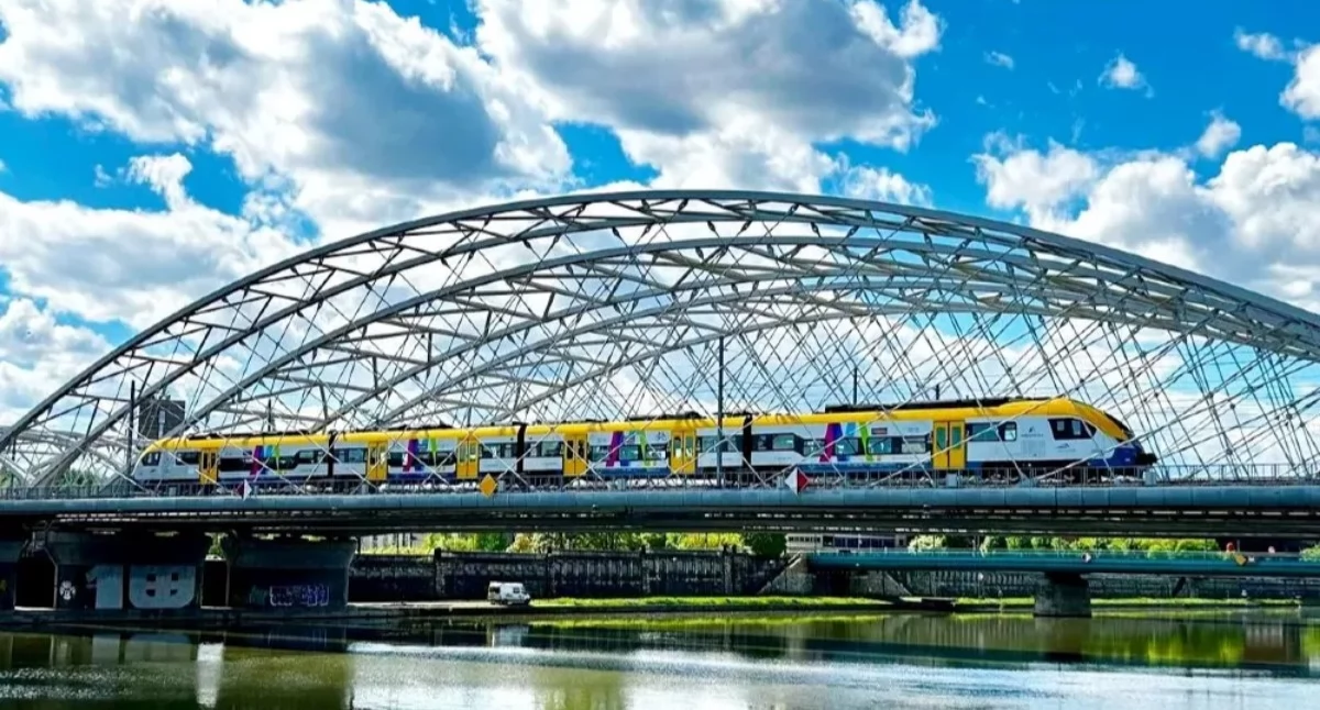 Pociągiem za złotówkę! Małopolska uruchamia specjalne promocje na Dzień Dziecka i długi weekend