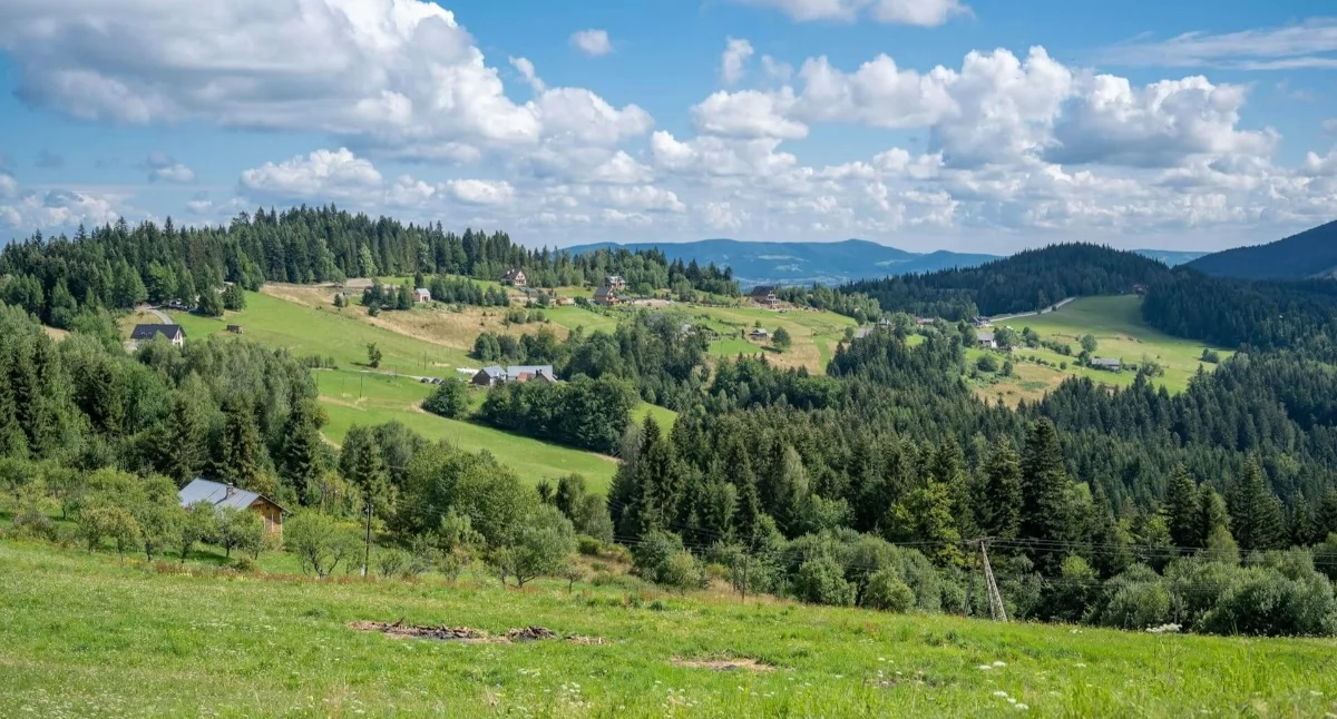 Weekend w Beskidach — gdzie pojechać z okolic Suchej Beskidzkiej, żeby odpocząć?